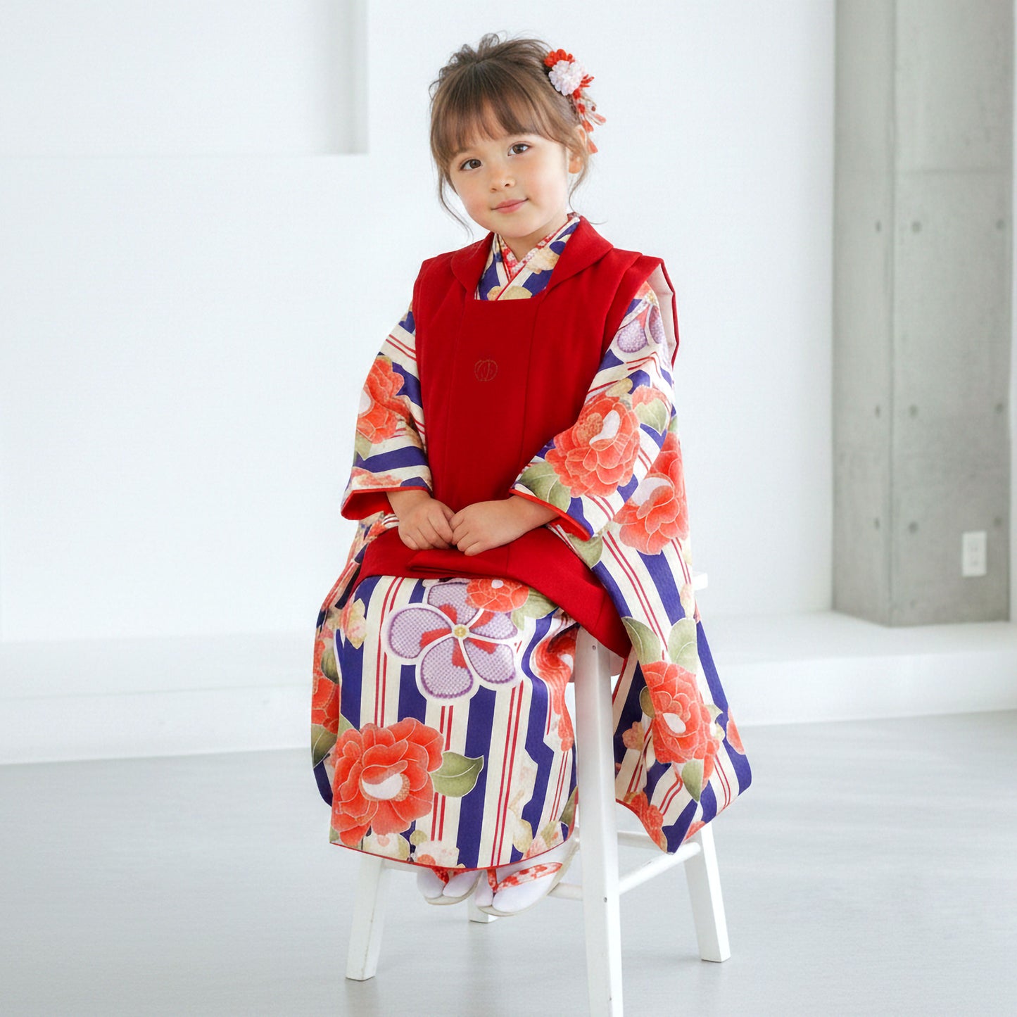 【お買い物マラソン30%OFFクーポン配布中!】【レンタル】七五三女の子3歳着物被布753着物フルセット着物貸衣装七五三三歳子供着物女児子ども結婚式和装KAGURA式部浪漫ブランド古典黒赤縦筋【往復送料無料】No.3056新品足袋プレゼン
