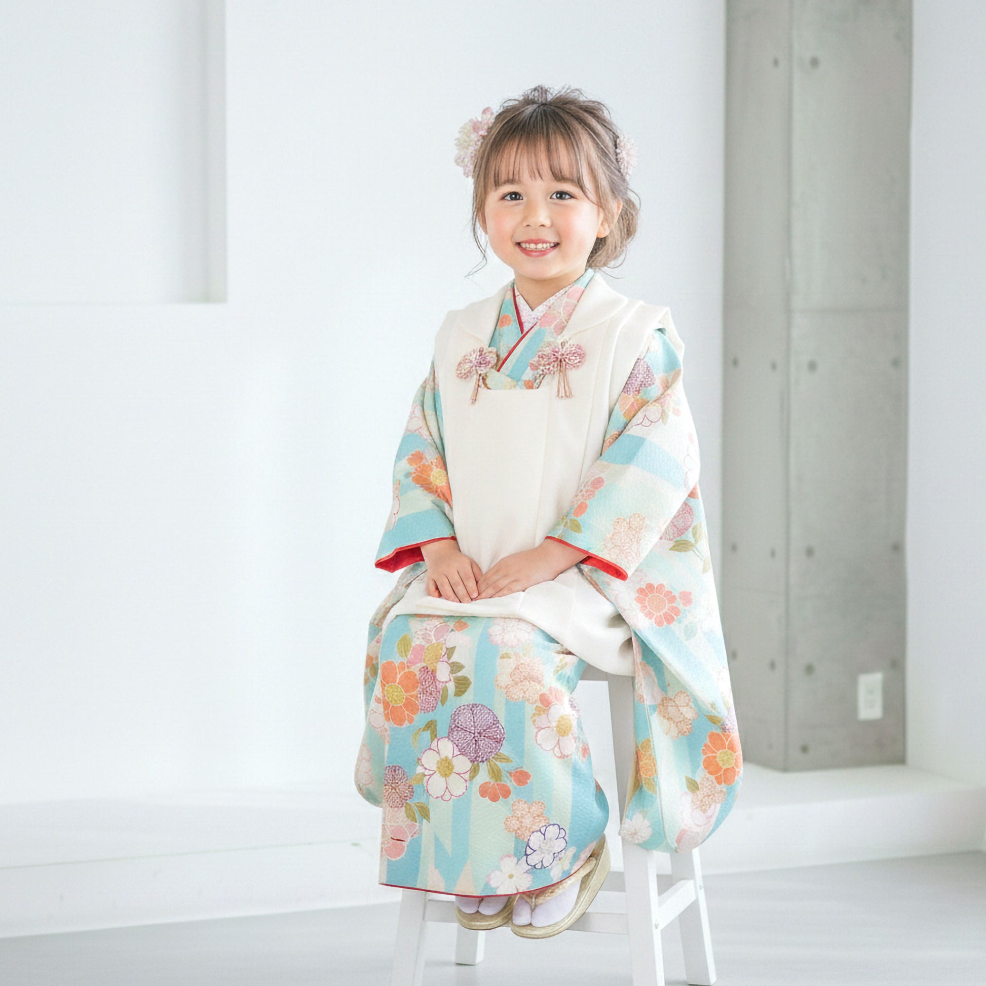 【お買い物マラソン30%OFFクーポン配布中!】【レンタル】七五三女の子3歳着物被布753着物フルセット着物貸衣装七五三三歳子供着物女児子ども結婚式和装KAGURA式部浪漫ブランド古典白青矢絣【往復送料無料】No.3058新品足袋プレゼン